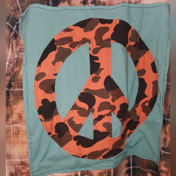 Upcycled Bleached Flannel with Giant Camouflage Peace Sign on back size Large - Picture 3 of 4